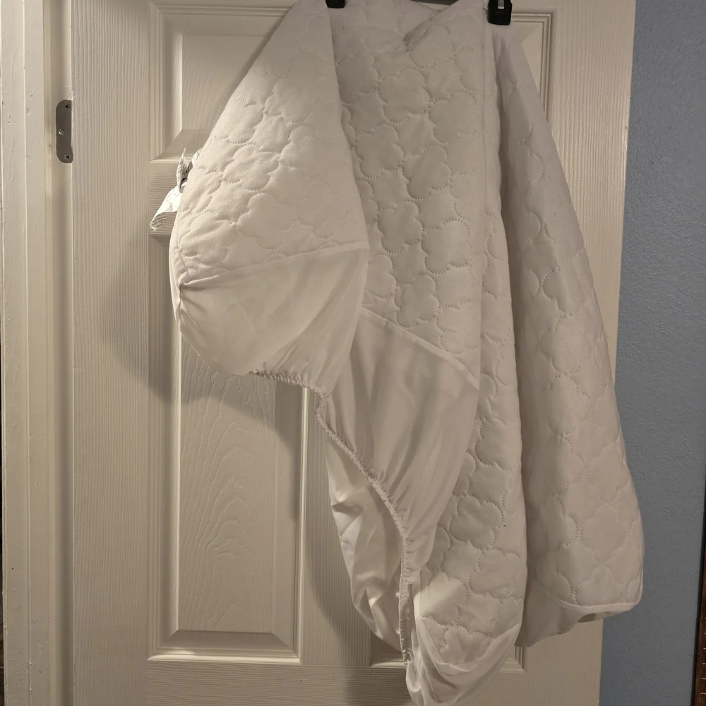 White Quilted Mattress Protector - Hypoallergenic Home Bedding